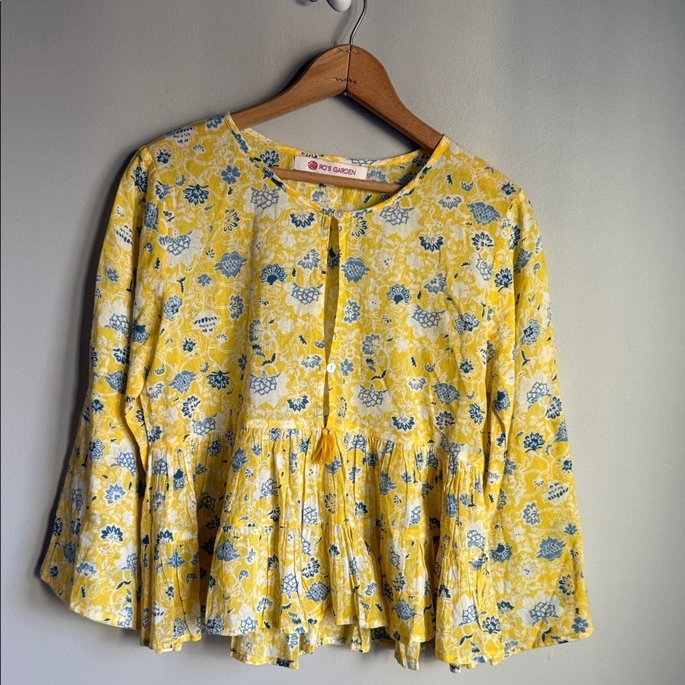 Tuckernuck Ro”s Garden yellow and blue floral peplum blouse XS